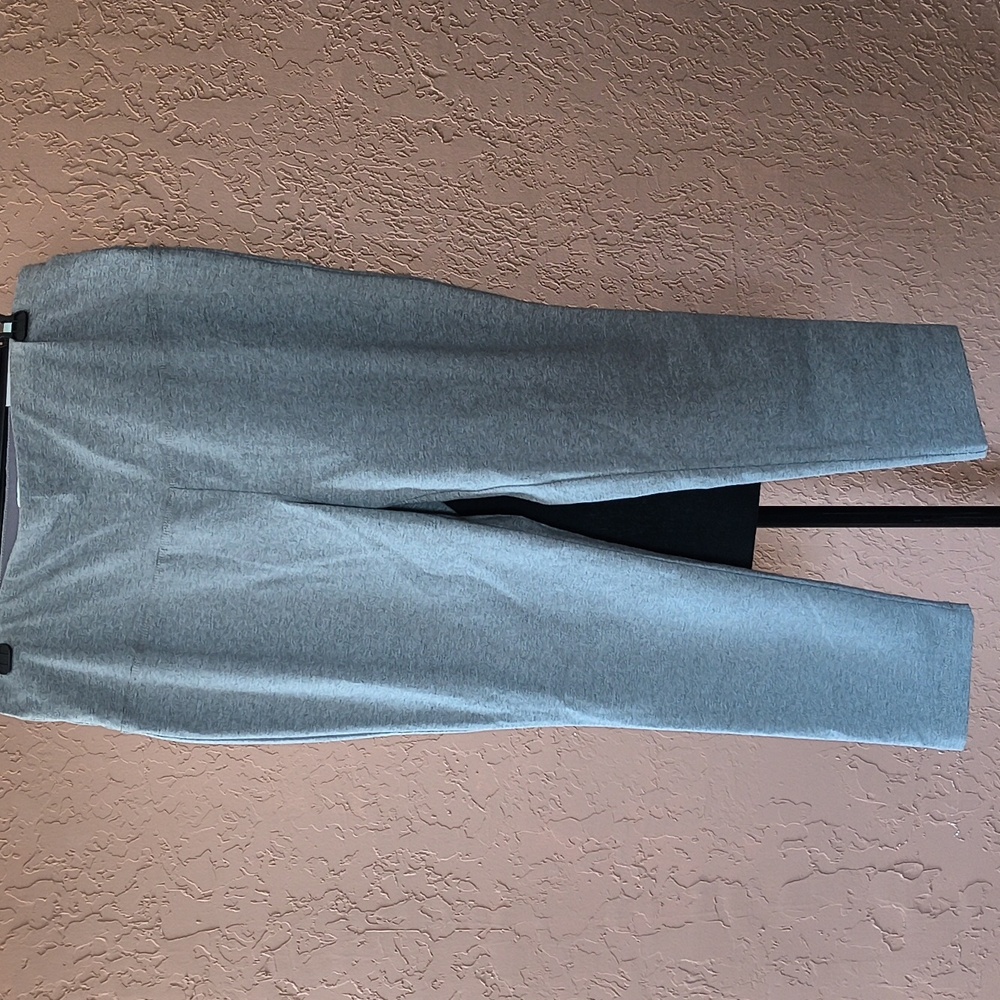 NWT Zenergy by Chico's Crop So Slimming Leggings Size 1 (med/8) Gray